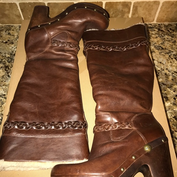 Ugg Savanna with box and copy of receipt - Picture 6 of 8